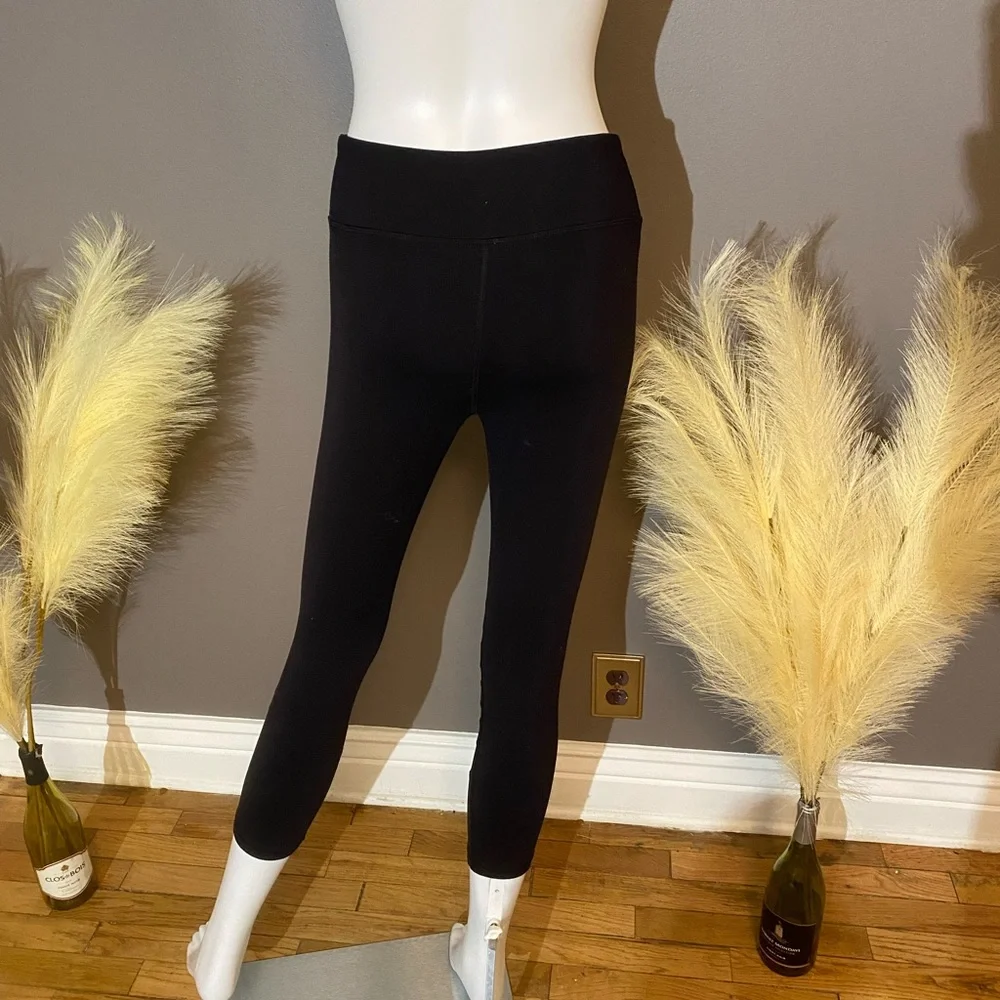 Sexy Cropped Cut Out  Leggings - Picture 4 of 5